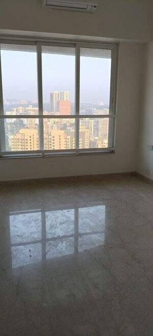 Bedroom in 2.5 BHK Apartment at Kalpataru Radiance, Goregaon West – for Rent