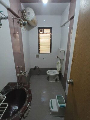 Team Area in 2 BHK Apartment at Lokhandwala Whispering Palms, Kandivali East – for Rent