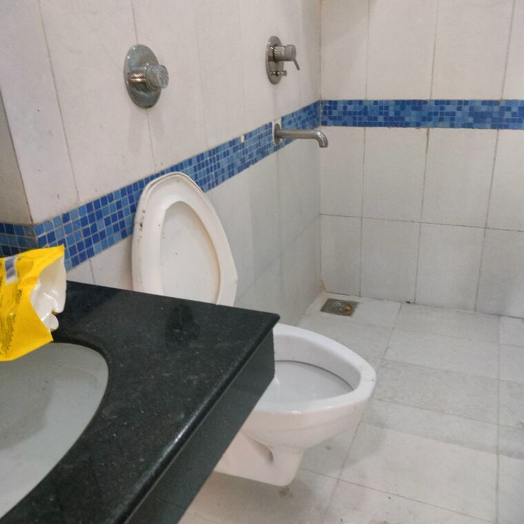 Bathroom, oberoi-springs 2.5 Bedroom 1350 Sq.Ft. Apartment In Andheri West Mumbai 9276027