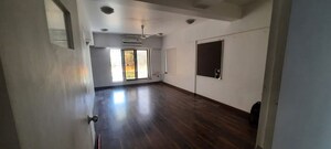 Room in 3 BHK Apartment at Juhu – for Rent