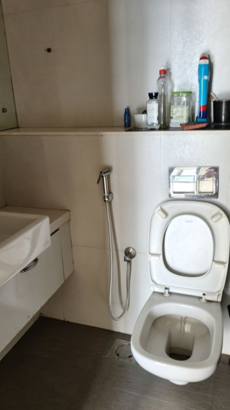Bathroom, rustomjee-elita 3 Bedroom 2000 Sq.Ft. Apartment In Andheri West Mumbai 9202345
