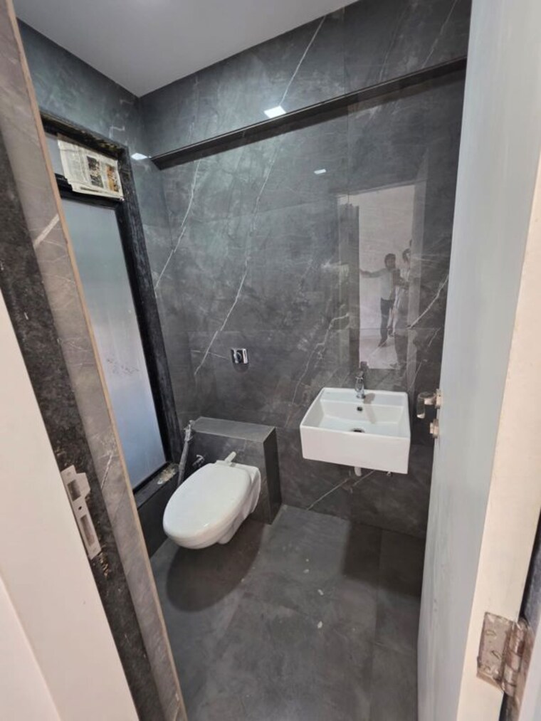 Bathroom, sindhi-society 2 Bedroom 975 Sq.Ft. Apartment In Chembur Mumbai 10336027