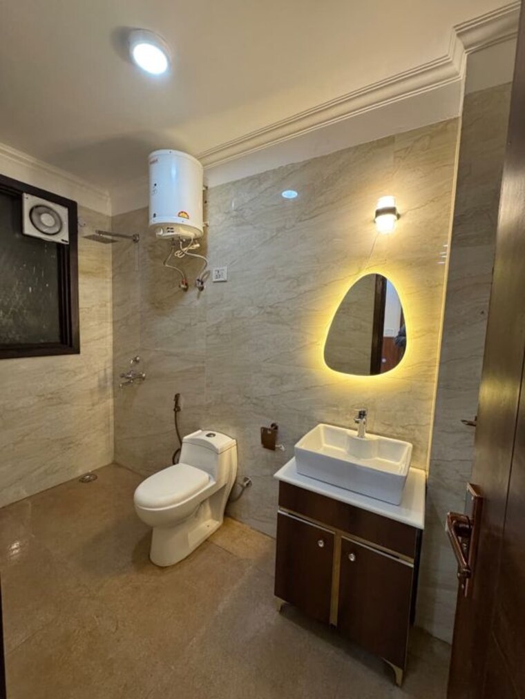 Bathroom, sector 76 3 Bedroom 3550 Sq.Ft. Builder Floor In Sector 76 Noida 10336078