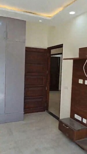 Room in 3 BHK Independent House at Sector 17 – for Rent