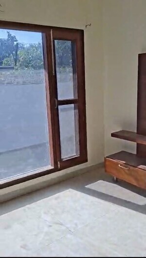 Room in 3 BHK Independent House at Sector 17 – for Rent