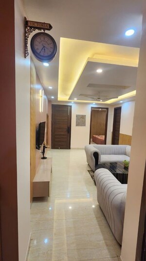 Team Area in 3 BHK Builder Floor at Sector 77 – for Sale