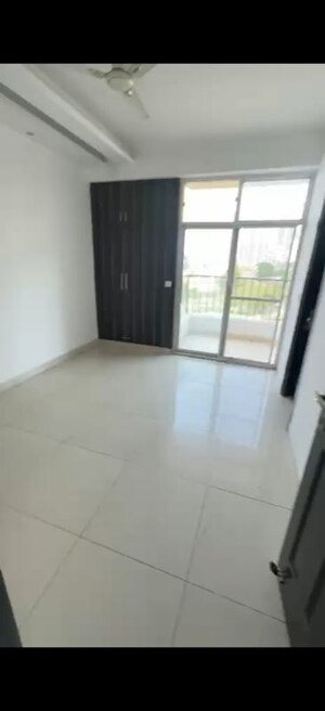 Room in 3 BHK Apartment at Indrapuram – for Sale