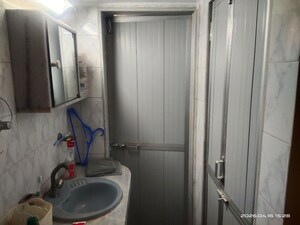 Bathroom in 1 BHK Apartment at Seven Bunglow – for Rent