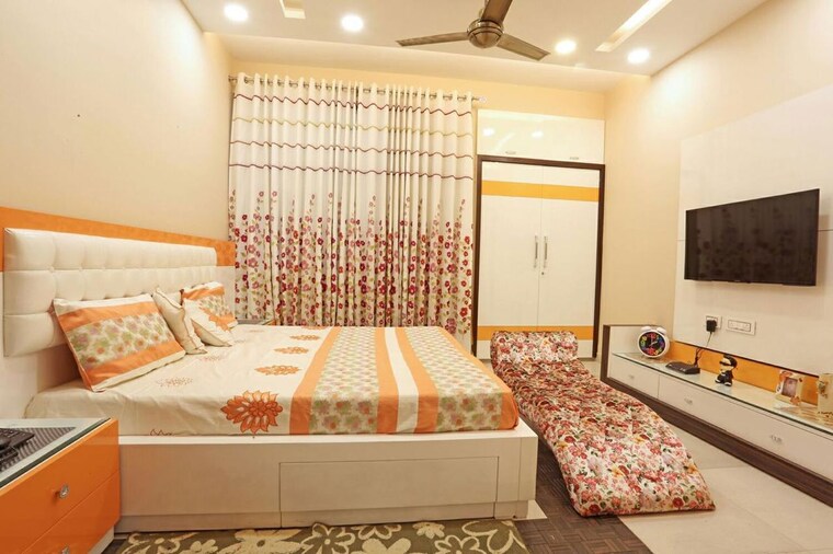 Bedroom, sector 30 6+ Bedroom 300 Sq.Mt. Independent House In Sector 30 Noida 10336211