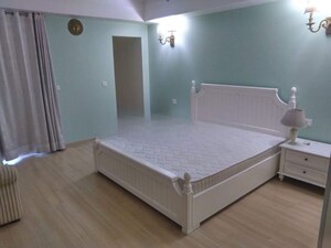 Bathroom in 4 BHK Apartment at DLF The Belaire, Sector 54 – for Sale