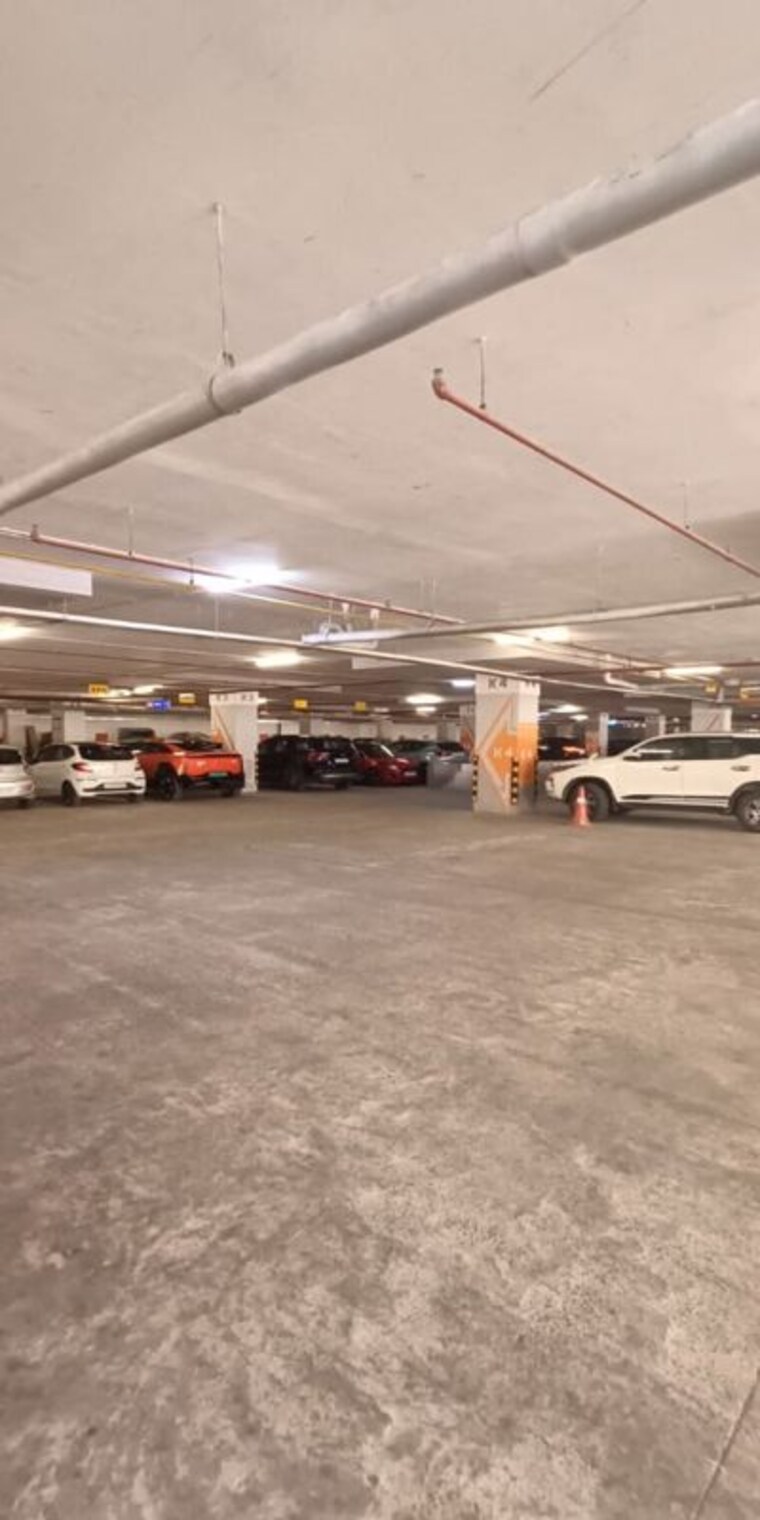  Parking, kokapet Commercial Office Space 1800 Sq.Ft. In Kokapet Hyderabad 10336117