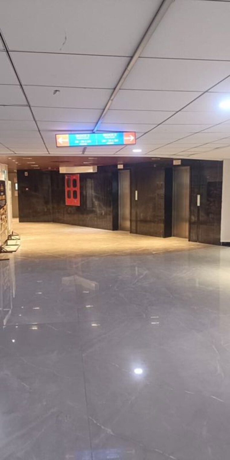  Parking, kokapet Commercial Office Space 1800 Sq.Ft. In Kokapet Hyderabad 10336117