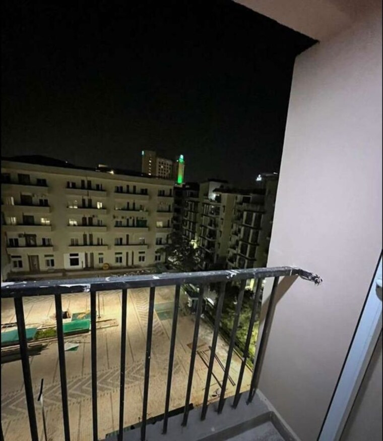 Balcony, chandigarh-citi-center 1 Bedroom 400 Sq.Ft. Apartment In Vip Road Zirakpur 10336277