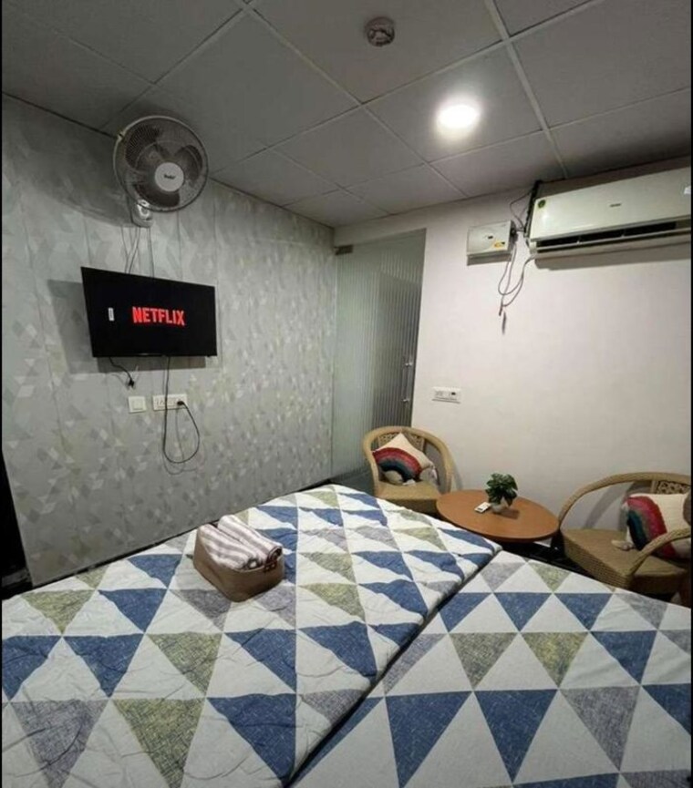 Bedroom, chandigarh-citi-center 1 Bedroom 400 Sq.Ft. Apartment In Vip Road Zirakpur 10336277