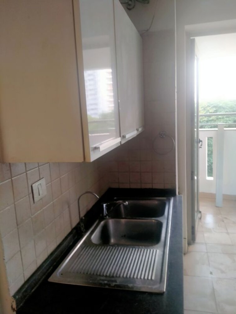 Kitchen, dlf-silver-oaks 3 Bedroom 1945 Sq.Ft. Apartment In Sector 26 Gurgaon 10336282