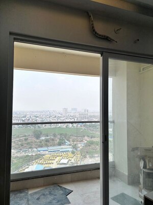 Room in 3 BHK Apartment at Aurobindo The Regent, Kondapur – for Rent