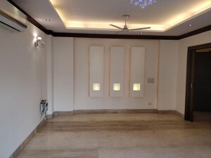 Building Lobby in 1 BHK Builder Floor at Sector 78 – for Sale