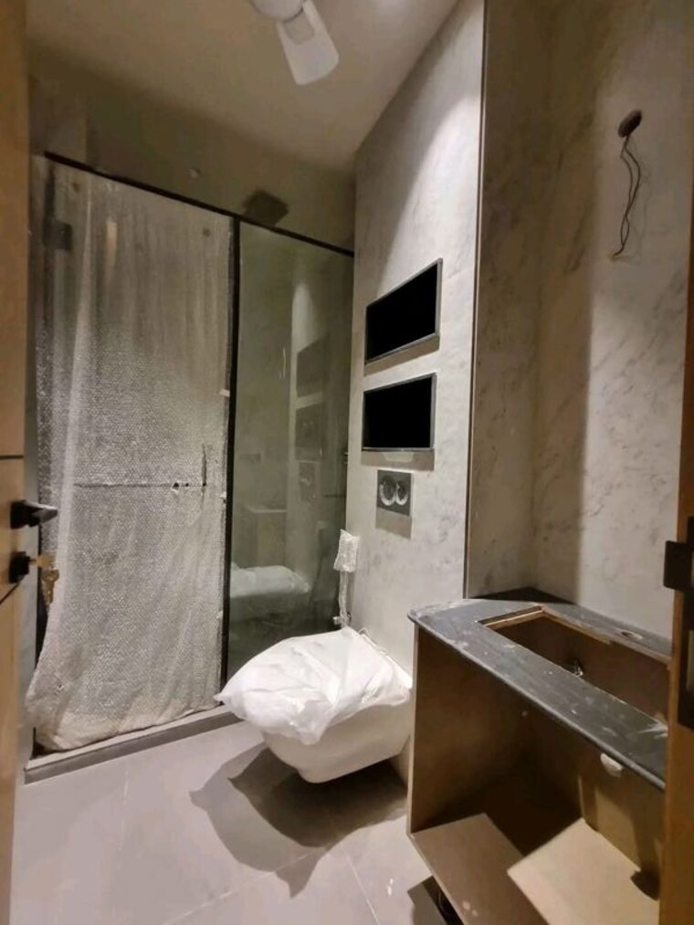 Bathroom, saket 3 Bedroom 1600 Sq.Ft. Apartment In Saket Delhi 10336395