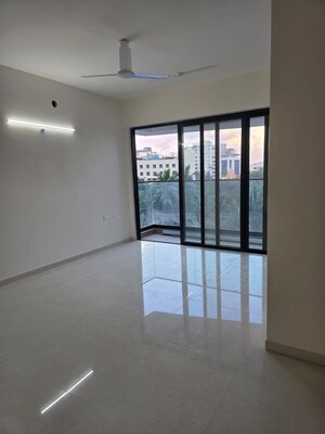 Room in 3.5 BHK Apartment at Rustomjee Seasons, Bandra East – for Rent