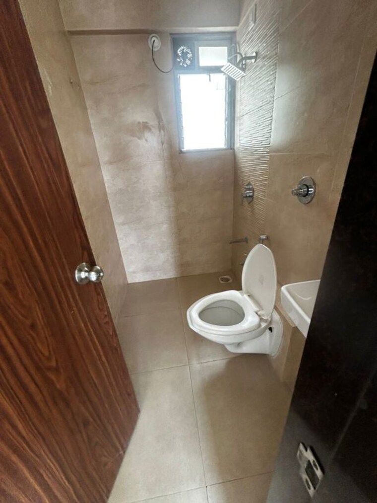 Bathroom, metropolis-bayside 1 Bedroom 370 Sq.Ft. Apartment In Kasarvadavali Thane 10336488
