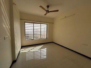 Room in 2 BHK Apartment at Anant Metropolis Insignia Towers, Kasarvadavali – for Rent