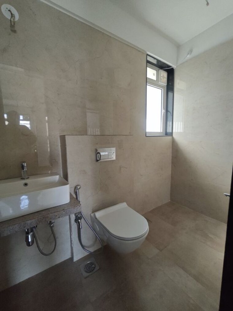 Bathroom, mulund west 2 Bedroom 717 Sq.Ft. Apartment In Mulund West Mumbai 10336501
