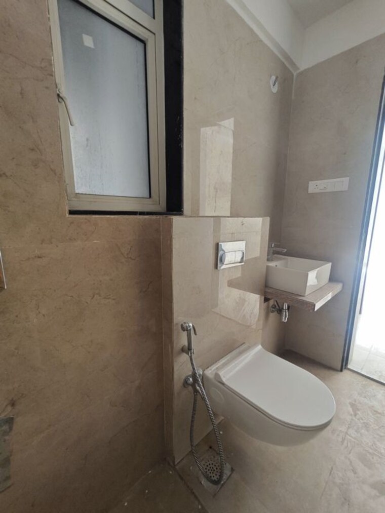 Bathroom, mulund west 2 Bedroom 717 Sq.Ft. Apartment In Mulund West Mumbai 10336501
