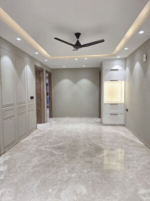 Room in 3 BHK Apartment at Saket – for Rent