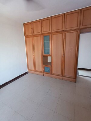 Room in 3 BHK Apartment at Lokhandwala Whispering Palms, Kandivali East – for Rent