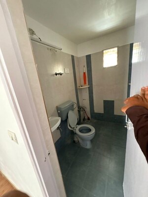 Team Area in 3 BHK Apartment at Prahlad Nagar – for Sale