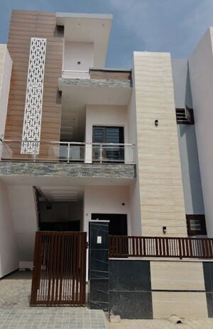 6 BHK Independent House For Sale in Sector 11