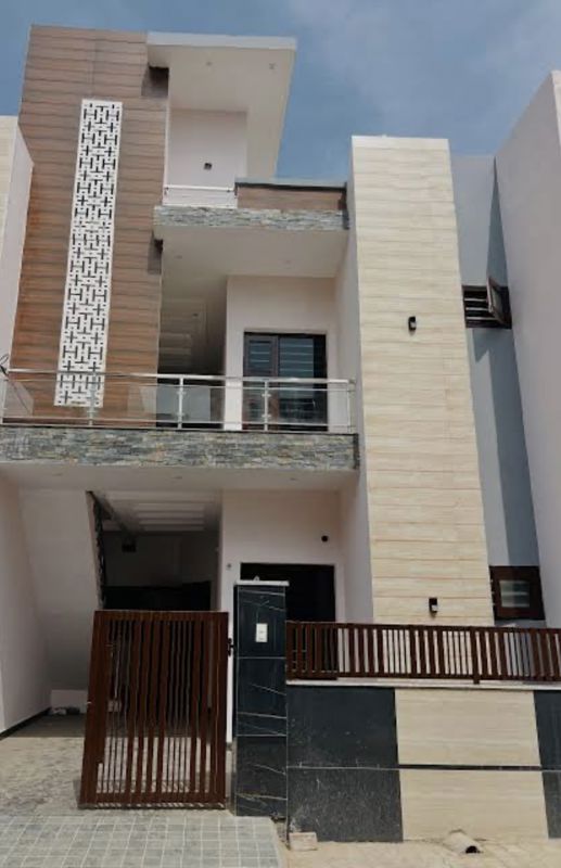6 BHK + Pooja Room,Servant Room,Study Room,Extra Room,Basement,Store Room Independent House For Sale in Sector 11
