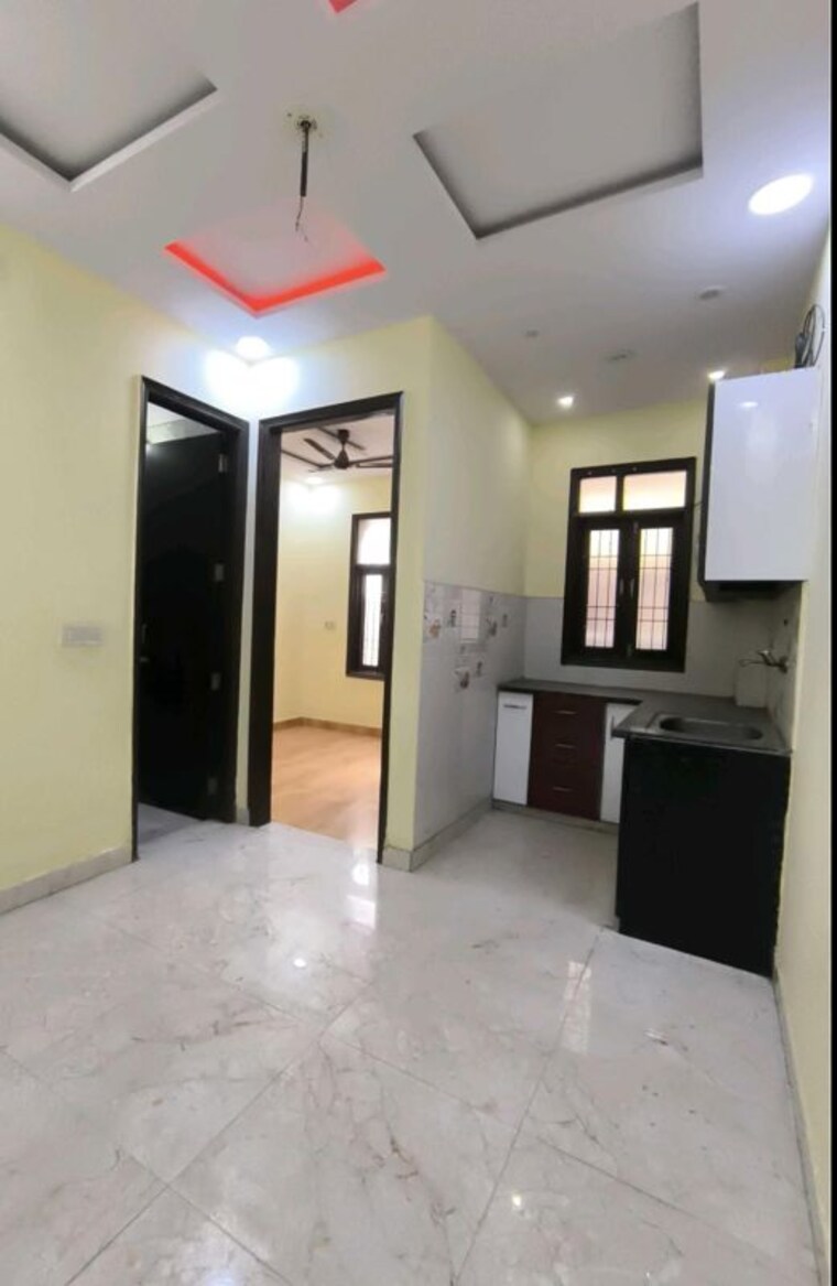 Room, sector 11 6 Bedroom 358 Sq.Yd. Independent House In Sector 11 Faridabad 10336550