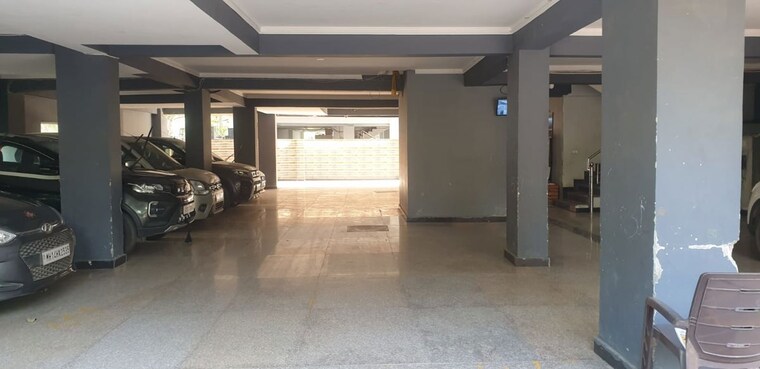  Parking, palam-vihar-residents-association 2 Bedroom 200 Sq.Yd. Builder Floor In Palam Vihar Gurgaon 10336578