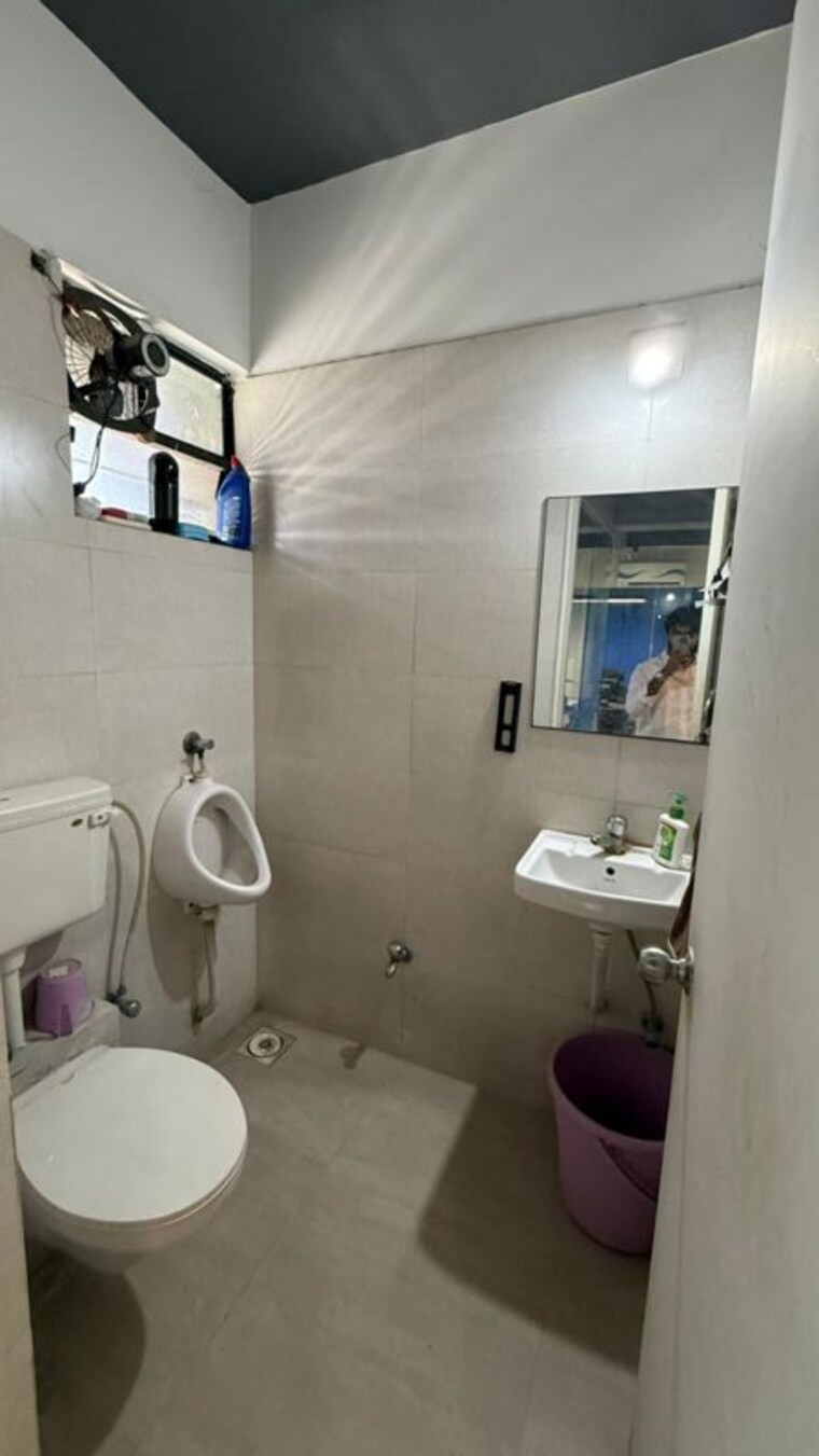Bathroom, science city Commercial Office Space 1000 Sq.Ft. In Science City Ahmedabad 10336628