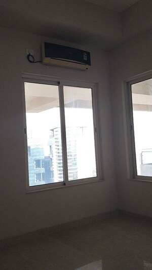 Room in 3 BHK Apartment at Indiabulls Sky Forest, Lower Parel – for Rent
