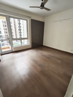 Room in 4 BHK Apartment at Jaypee Greens Kosmos, Sector 134 – for Rent