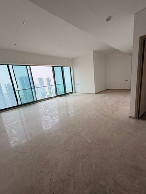 Room in 4 BHK Apartment at Rustomjee Crown, Prabhadevi – for Rent