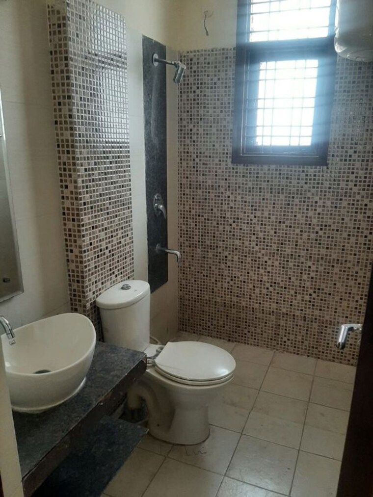Bathroom, new colony 6 Bedroom 3200 Sq.Ft. Builder Floor In New Colony Gurgaon 10336728