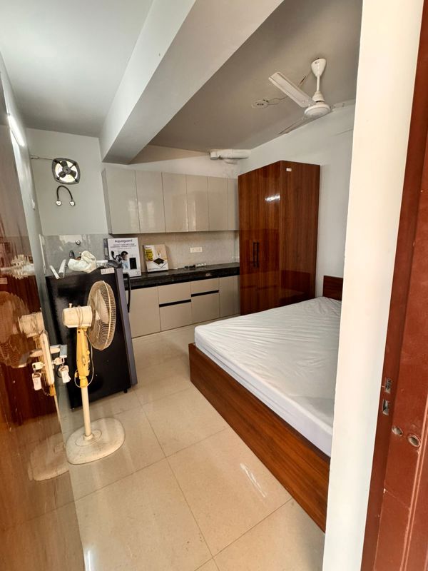 6 BHK + Servant Room Builder Floor For Sale in New Colony