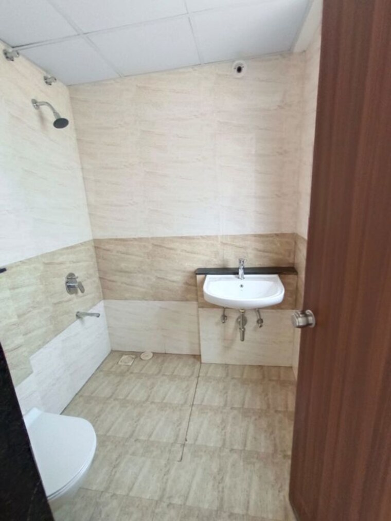 Bathroom, mantra-meraki 3 Bedroom 1400 Sq.Ft. Apartment In Akurdi Pune 10330522