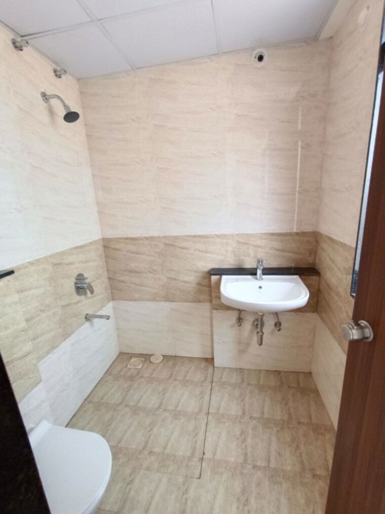 Bathroom, mantra-meraki 3 Bedroom 1400 Sq.Ft. Apartment In Akurdi Pune 10330522