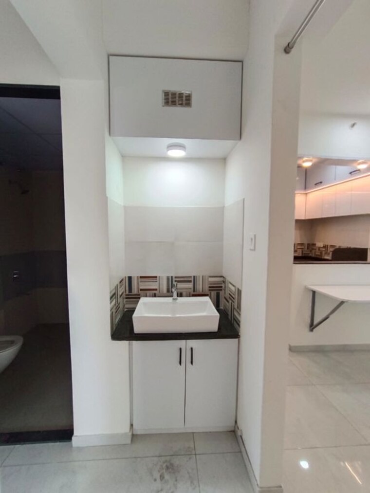 Bathroom, mantra-meraki 3 Bedroom 1400 Sq.Ft. Apartment In Akurdi Pune 10330522