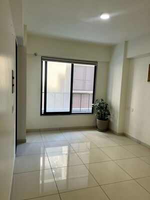 Room in 3 BHK Apartment at Shela – for Rent