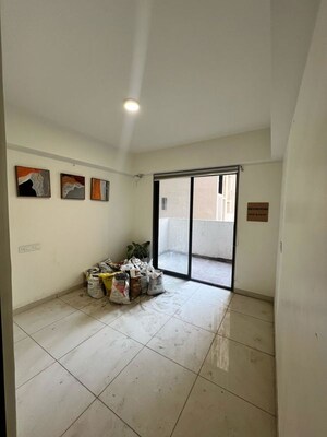 Room in 3 BHK Apartment at Shela – for Rent