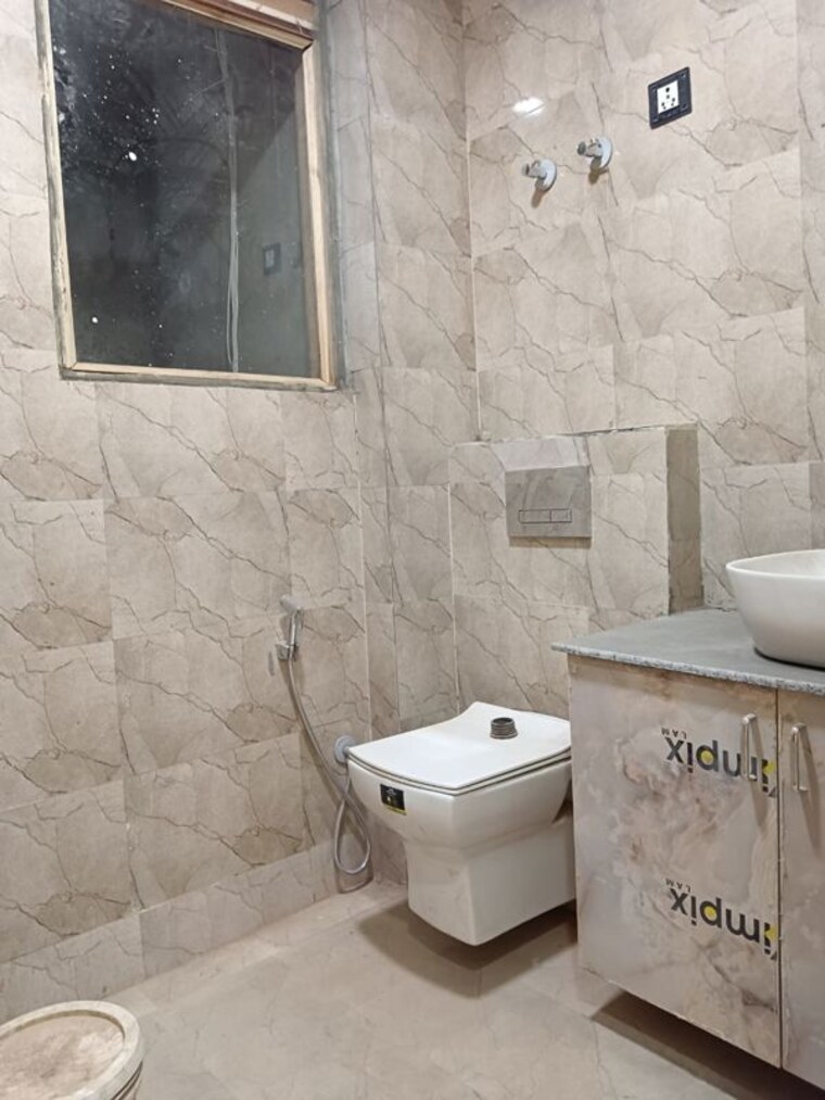 Bathroom, sushant lok i 3 Bedroom 215 Sq.Yd. Builder Floor In Sushant Lok I Gurgaon 10336768
