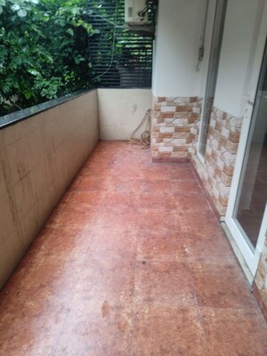 Balcony in 2.5 BHK Builder Floor at Ansal Sushant Lok I, Sector 43 – for Rent