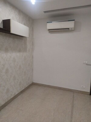 Room in 2.5 BHK Builder Floor at Ansal Sushant Lok I, Sector 43 – for Rent
