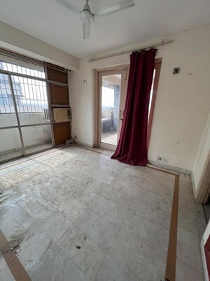 Room in 2.5 BHK Builder Floor at Ansal Sushant Lok I, Sector 43 – for Rent