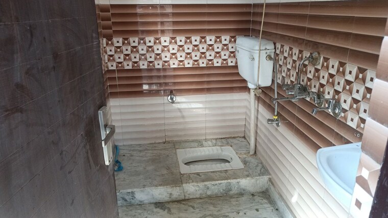 Bathroom, vaishali sector 3 2 Bedroom 680 Sq.Ft. Builder Floor In Vaishali Sector 3 Ghaziabad 10336763